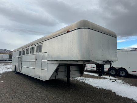 Used 1981 HOLZ 4H GN Horse Trailer
