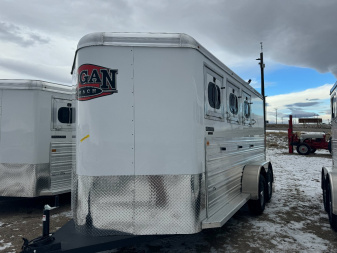 New 2025 LOGAN COACH 3H BULLSEYE BH Horse Trailer