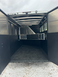 New 2025 LOGAN COACH 3H BULLSEYE BH Horse Trailer