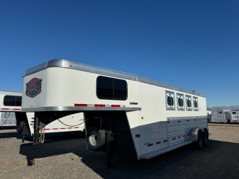 New 2025 LOGAN COACH Bullseye 4H GN Horse Trailer