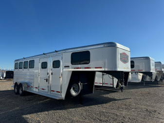 New 2025 LOGAN COACH Bullseye 4H GN Horse Trailer
