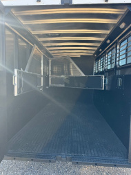 New 2025 LOGAN COACH Bullseye 4H GN Horse Trailer