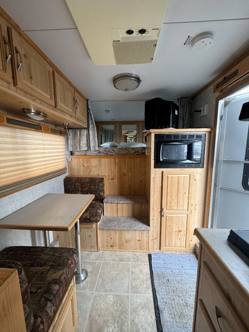 Used 2003 Sundowner Trailers 3H LQ Horse Trailer