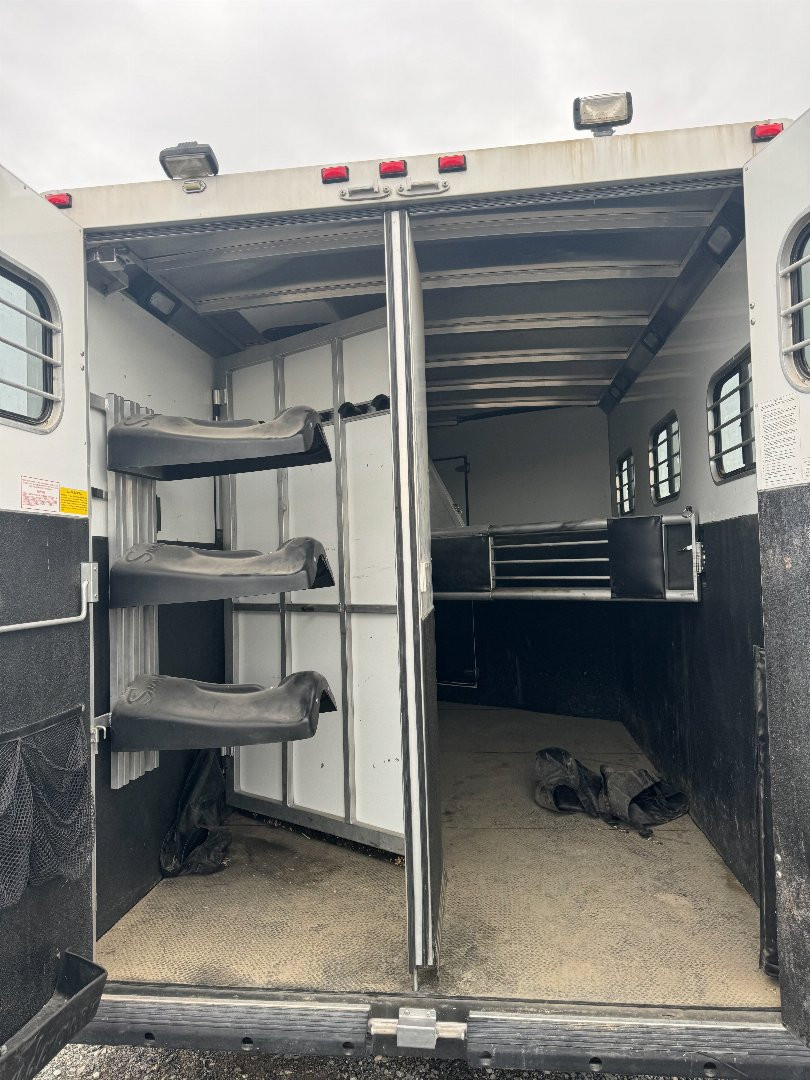 Used 2003 Sundowner Trailers 3H LQ Horse Trailer