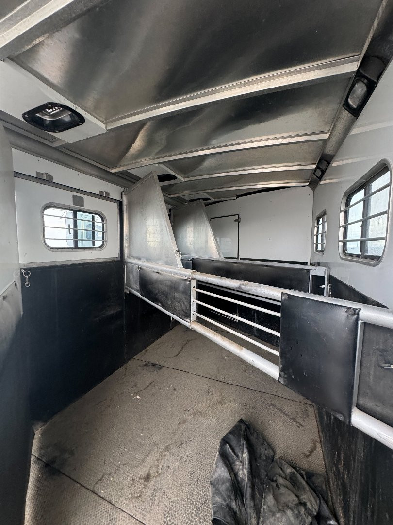 Used 2003 Sundowner Trailers 3H LQ Horse Trailer