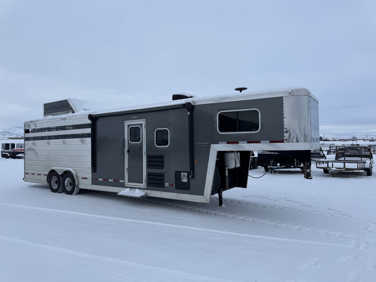 Used 2019 Logan Coach 18' STOCK LQ Stock / Stock Combo Trailer