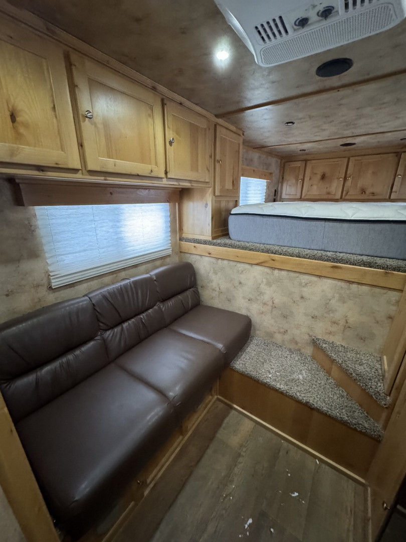 Used 2019 Logan Coach 18' STOCK LQ Stock / Stock Combo Trailer