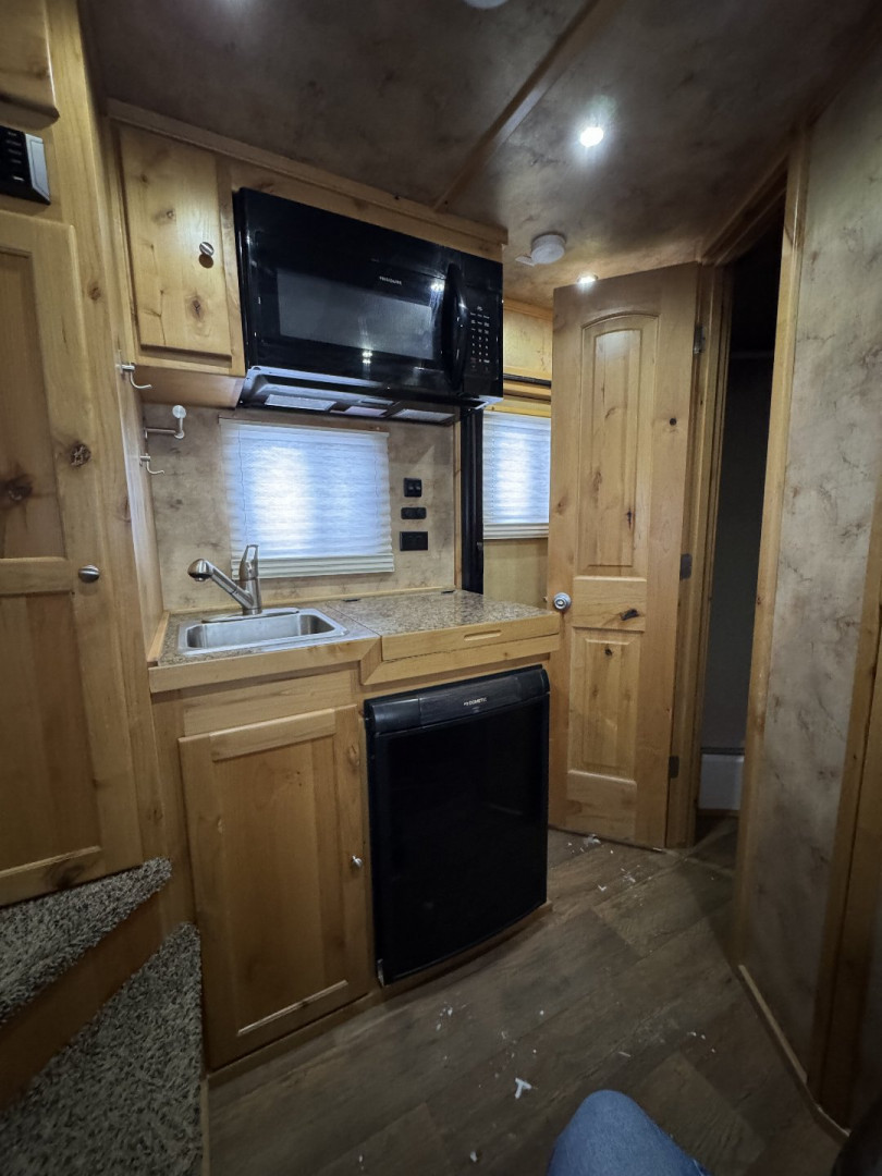 Used 2019 Logan Coach 18' STOCK LQ Stock / Stock Combo Trailer