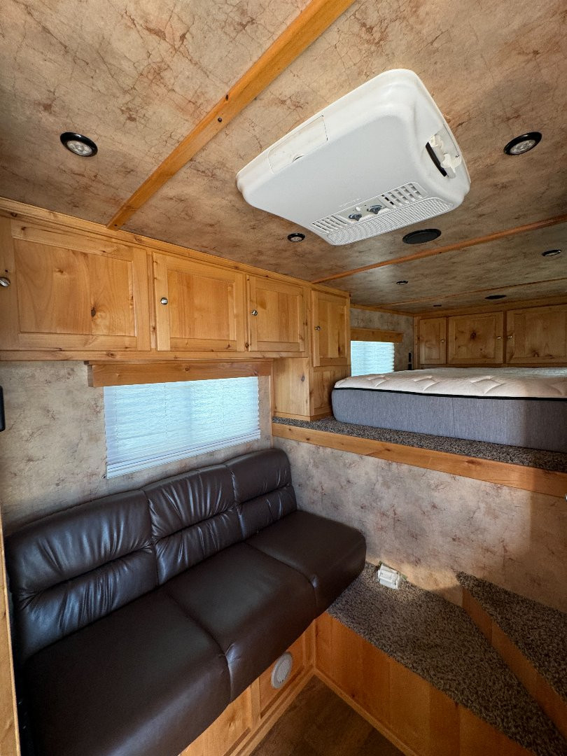 Used 2019 Logan Coach 18' STOCK LQ Stock / Stock Combo Trailer