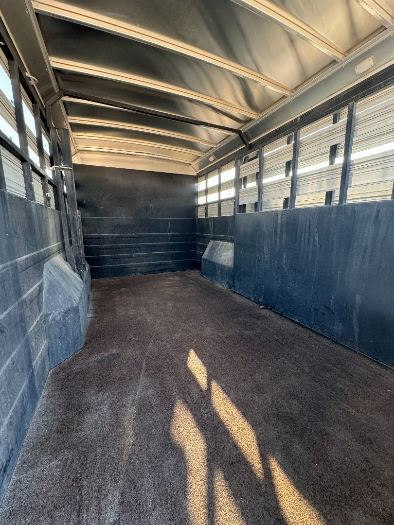 Used 2019 Logan Coach 18' STOCK LQ Stock / Stock Combo Trailer