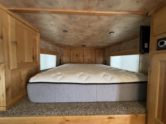 Used 2019 Logan Coach 18' STOCK LQ Stock / Stock Combo Trailer
