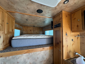 Used 2019 Logan Coach 18' STOCK LQ Stock / Stock Combo Trailer