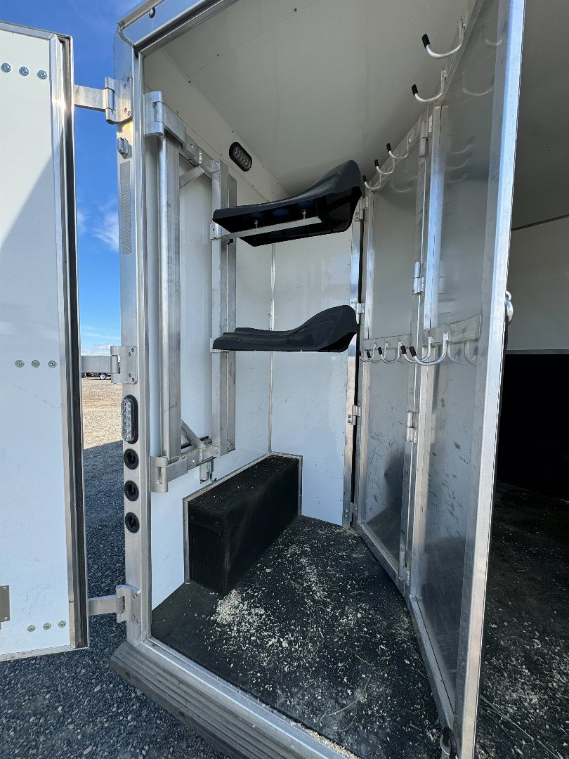 Used 2022 Lakota Challenger 2H LQ Horse Trailer