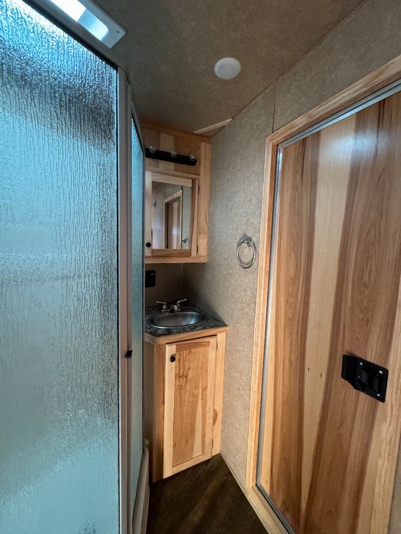 Used 2022 Lakota Challenger 2H LQ Horse Trailer