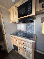 Used 2022 Lakota Challenger 2H LQ Horse Trailer