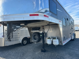Used 2022 Lakota Challenger 2H LQ Horse Trailer