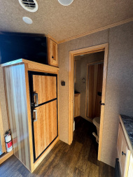 Used 2022 Lakota Challenger 2H LQ Horse Trailer