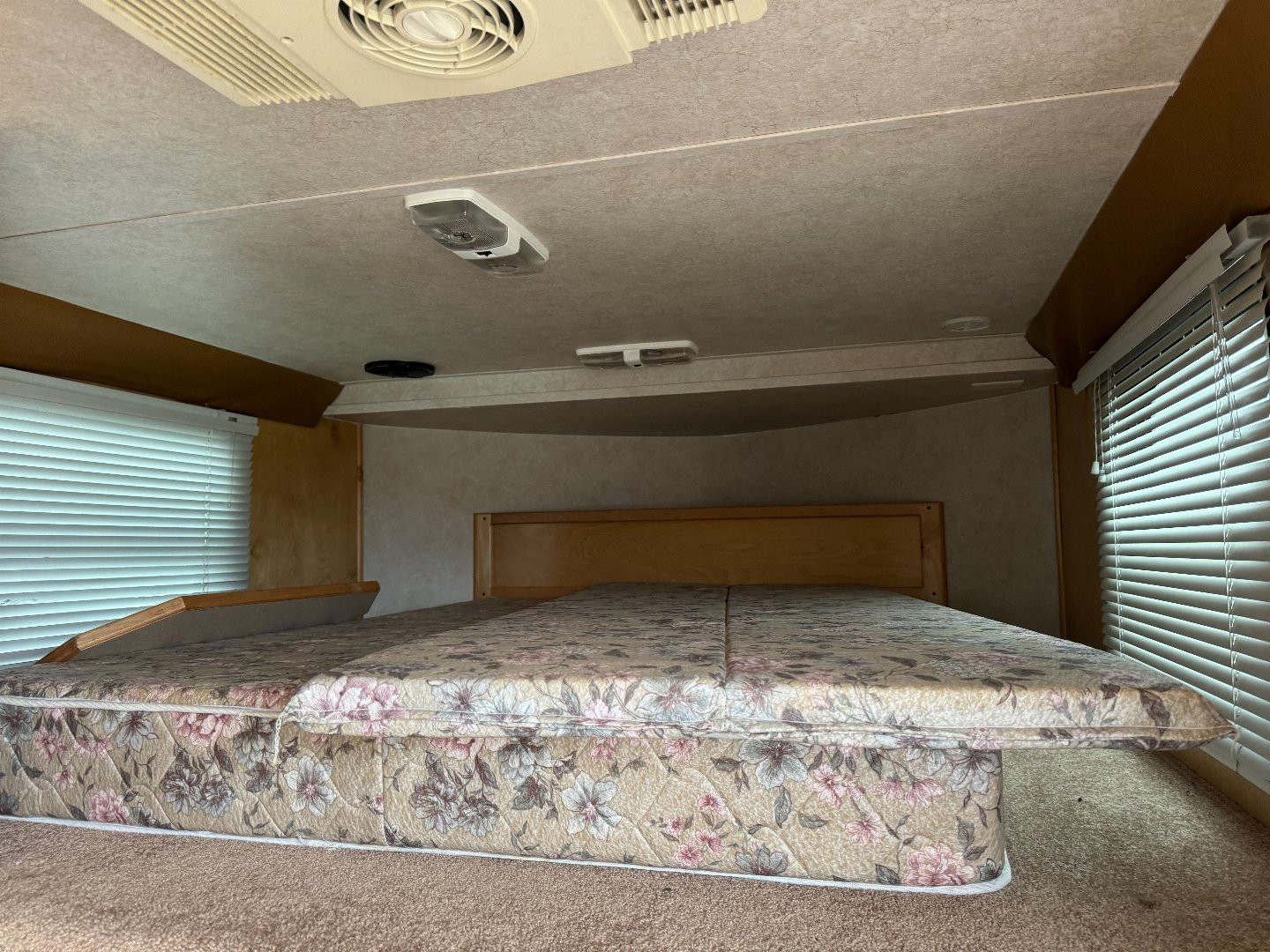 Used 2005 Classic 3H LQ Horse Trailer