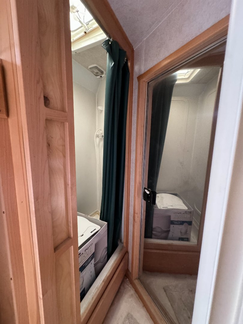 Used 2005 Classic 3H LQ Horse Trailer