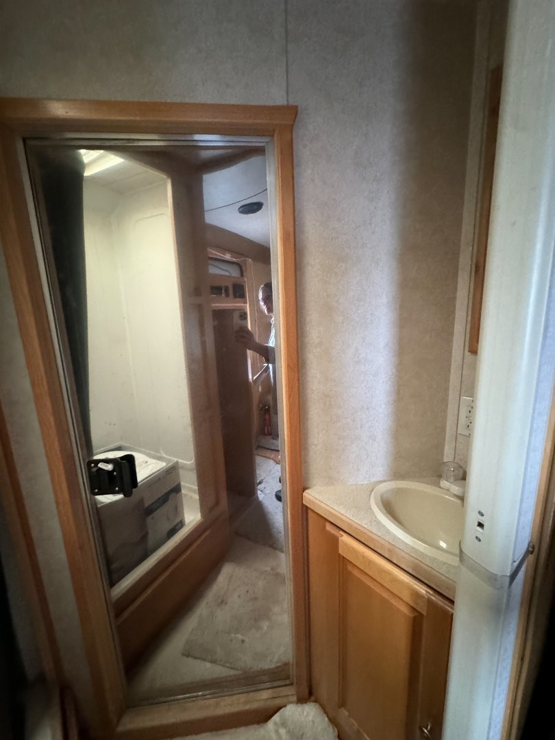 Used 2005 Classic 3H LQ Horse Trailer