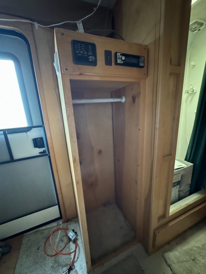 Used 2005 Classic 3H LQ Horse Trailer