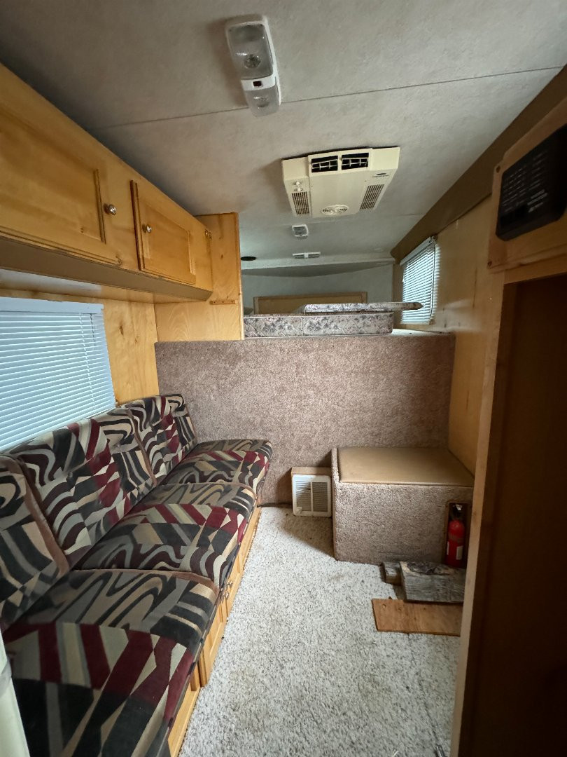 Used 2005 Classic 3H LQ Horse Trailer