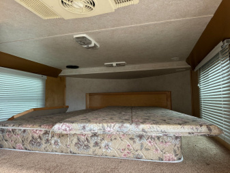 Used 2005 Classic 3H LQ Horse Trailer