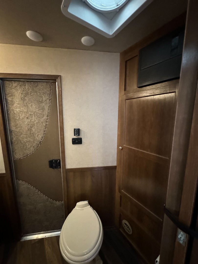 Used 2022 SMC Laramie 2H LQ Horse Trailer