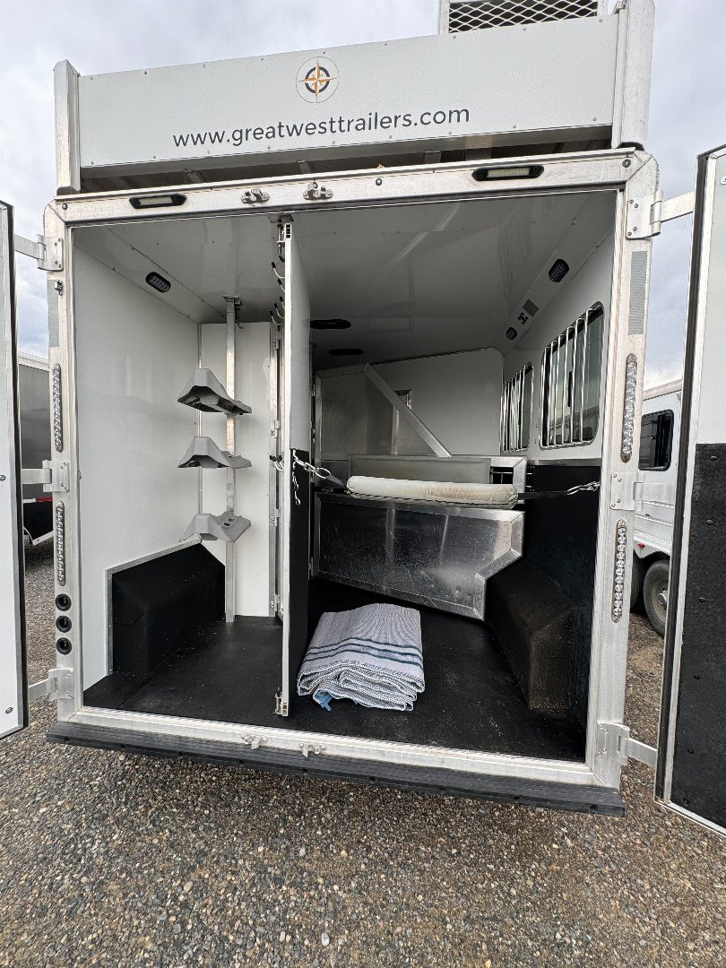 Used 2022 SMC Laramie 2H LQ Horse Trailer