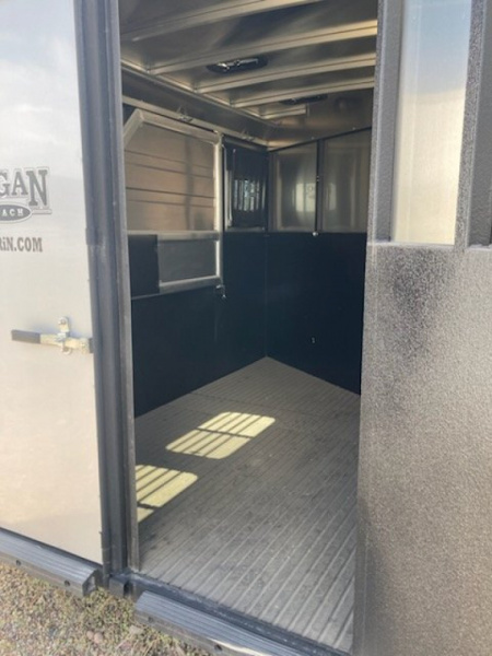 New 2024 LOGAN COACH 2H BULLSEYE BH HORSE TRL