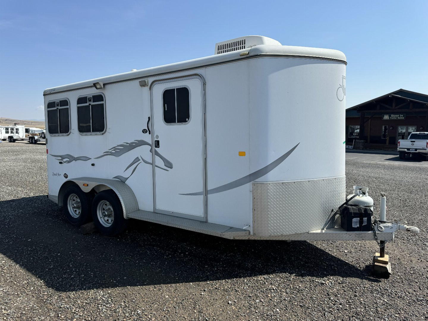 Used 2005 Logan Coach 2H LQ BP Horse Trailer