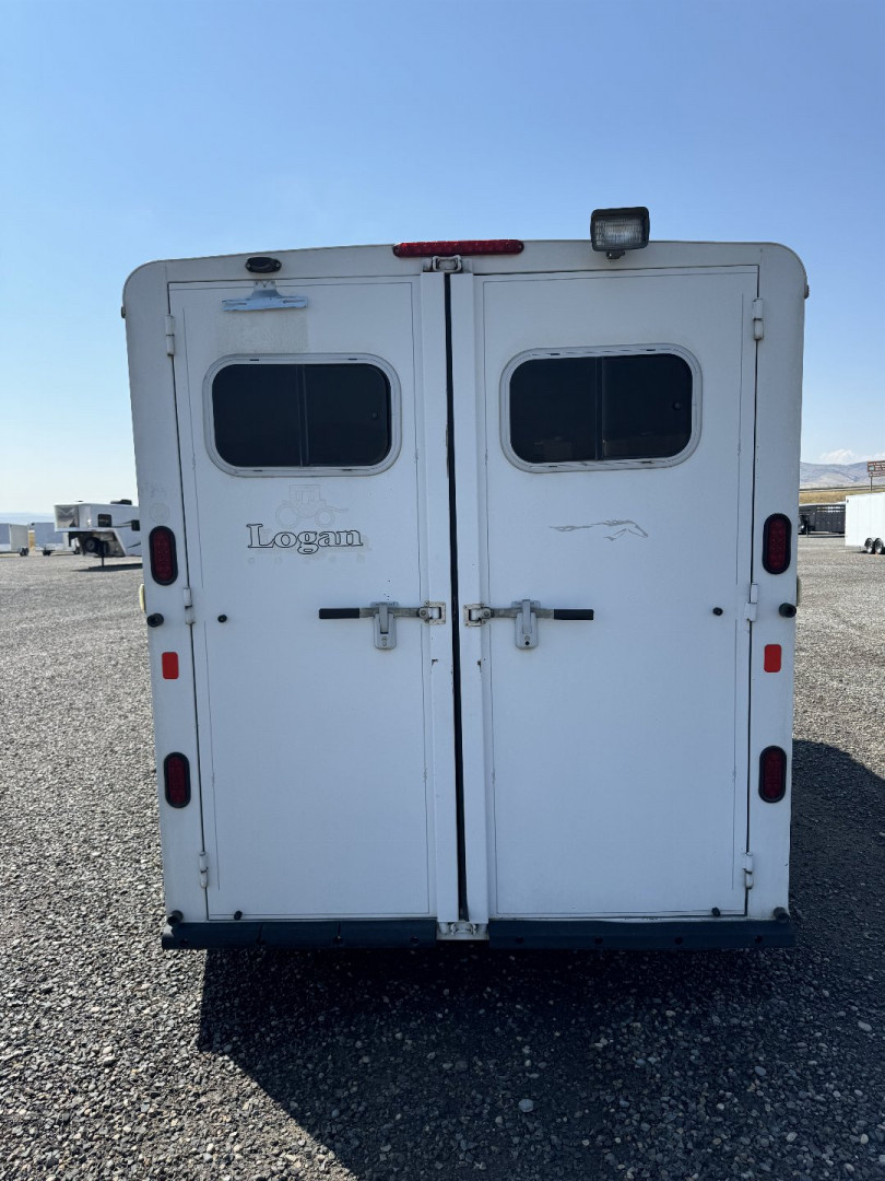 Used 2005 Logan Coach 2H LQ BP Horse Trailer