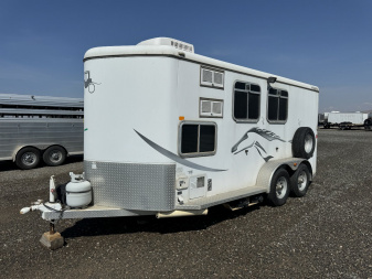 Used 2005 Logan Coach 2H LQ BP Horse Trailer