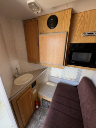 Used 2005 Logan Coach 2H LQ BP Horse Trailer