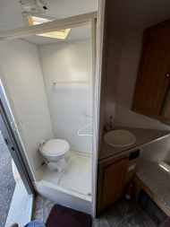 Used 2005 Logan Coach 2H LQ BP Horse Trailer