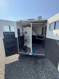 Used 2005 Logan Coach 2H LQ BP Horse Trailer