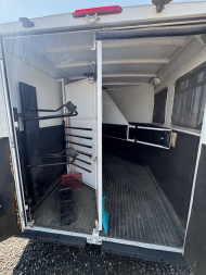 Used 2005 Logan Coach 2H LQ BP Horse Trailer