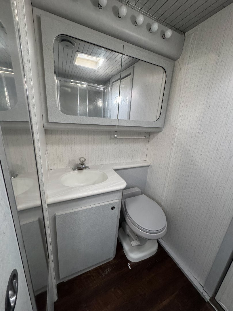 Used 1995 Featherlite Trailers 3H LQ Horse Trailer