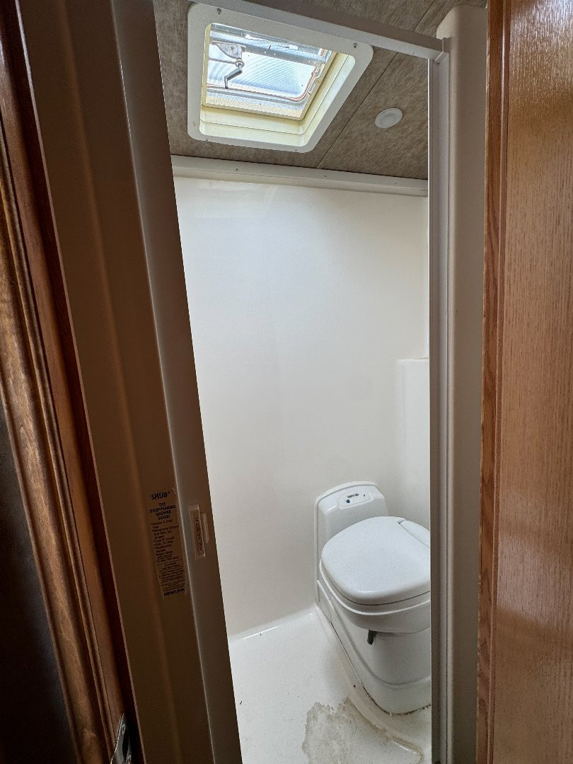 Used 2007 Kiefer Manufacturing Genesis 3H Living Quarter Horse Trailer