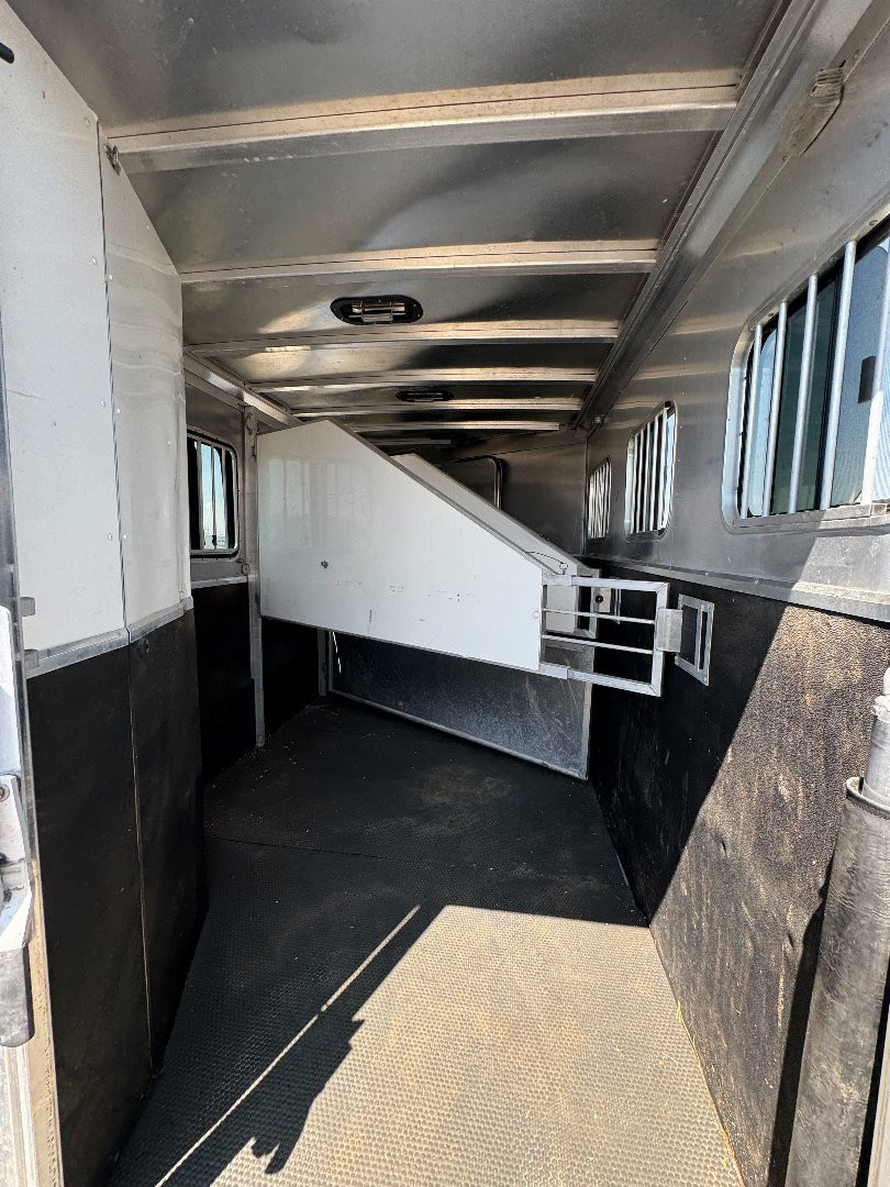 Used 2007 Kiefer Manufacturing Genesis 3H Living Quarter Horse Trailer