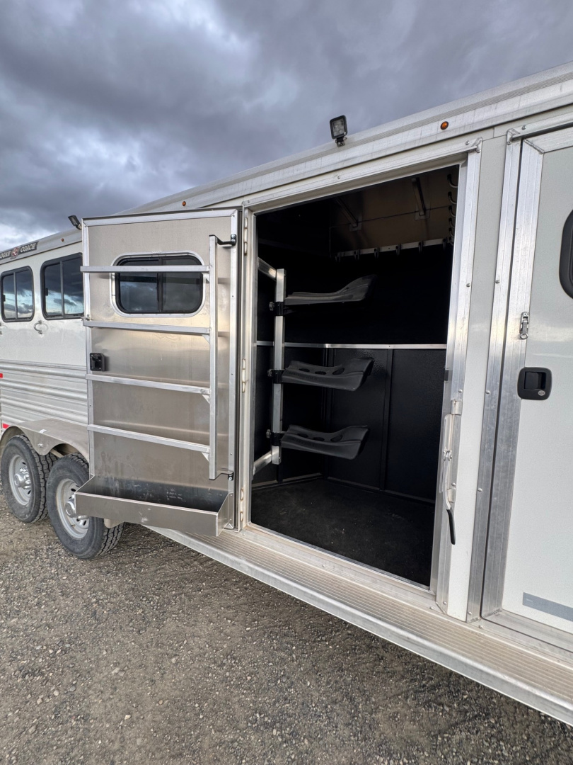 Used 2024 LOGAN COACH Bullseye 3H GN Horse Trailer