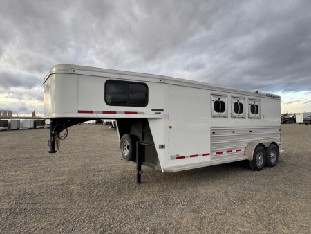 Used 2024 LOGAN COACH Bullseye 3H GN Horse Trailer