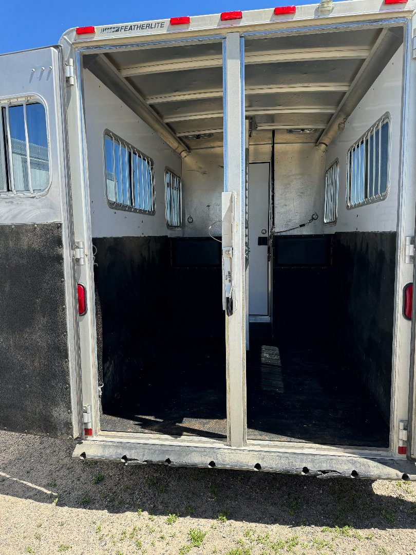 Used 2003 Featherlite Trailers 2H BP STRAIGT LOAD Horse Trailer