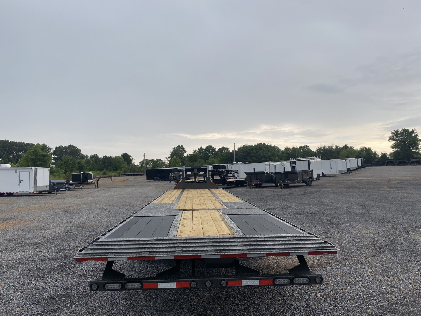 New 2026 MAXXD 40' x 102" 30k Hyd Dove Gooseneck Trailer