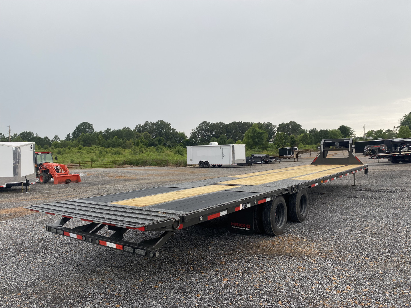 New 2026 MAXXD 40' x 102" 30k Hyd Dove Gooseneck Trailer