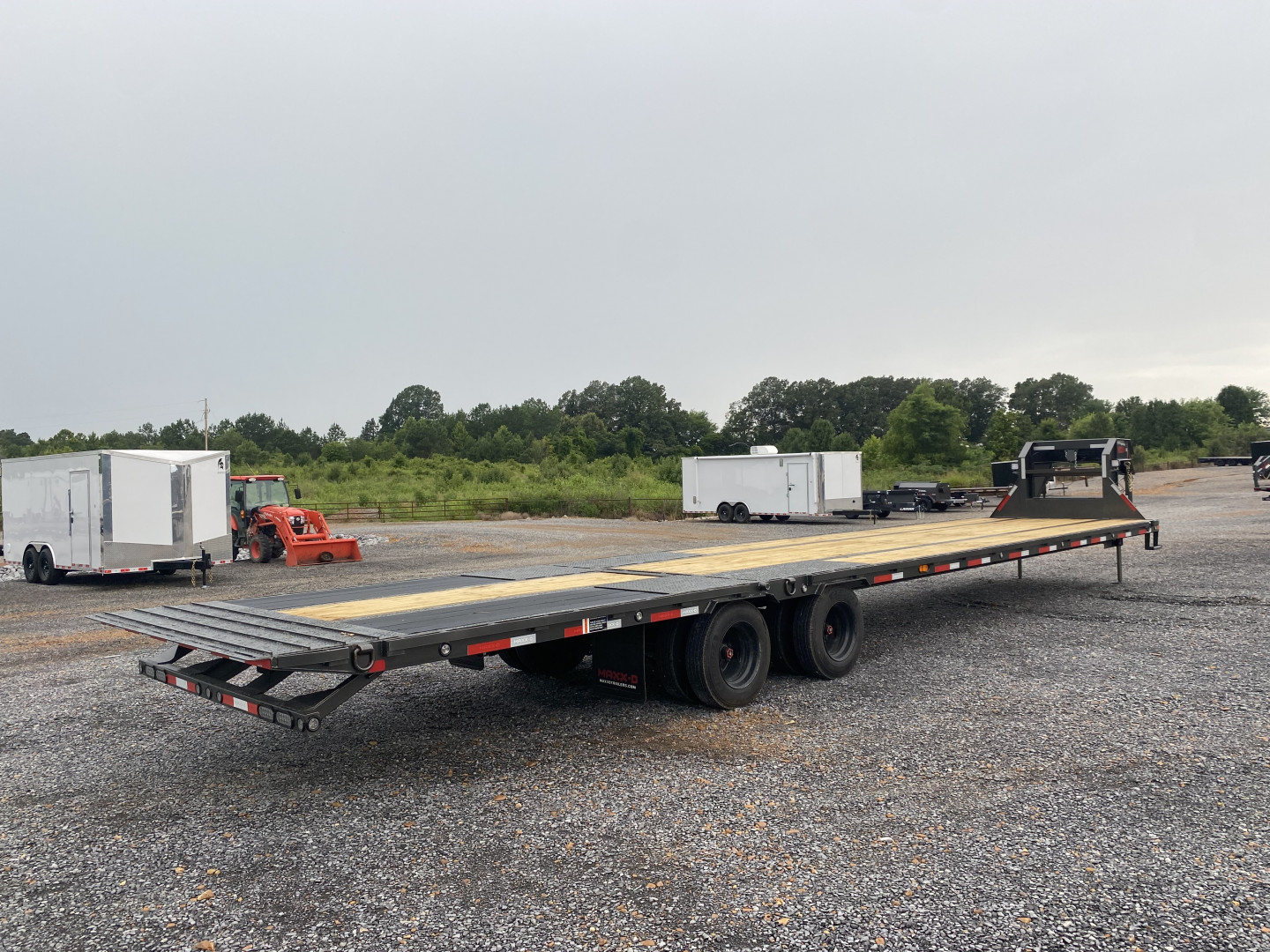 New 2026 MAXXD 40' x 102" 30k Hyd Dove Gooseneck Trailer