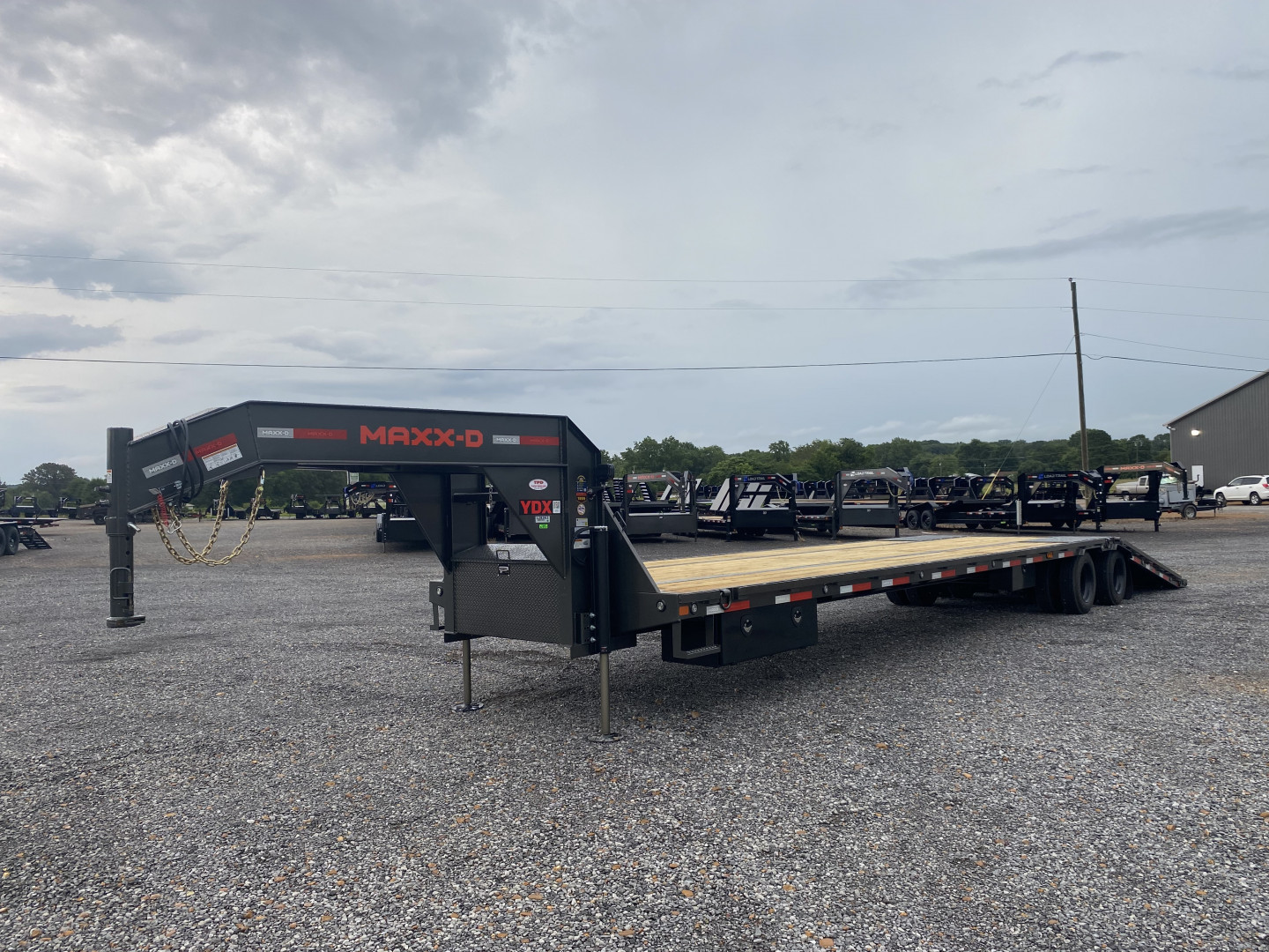 New 2026 MAXXD 40' x 102" 30k Hyd Dove Gooseneck Trailer