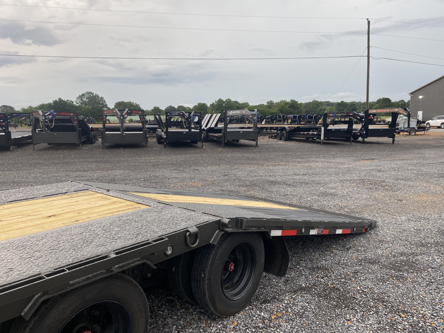 New 2026 MAXXD 40' x 102" 30k Hyd Dove Gooseneck Trailer