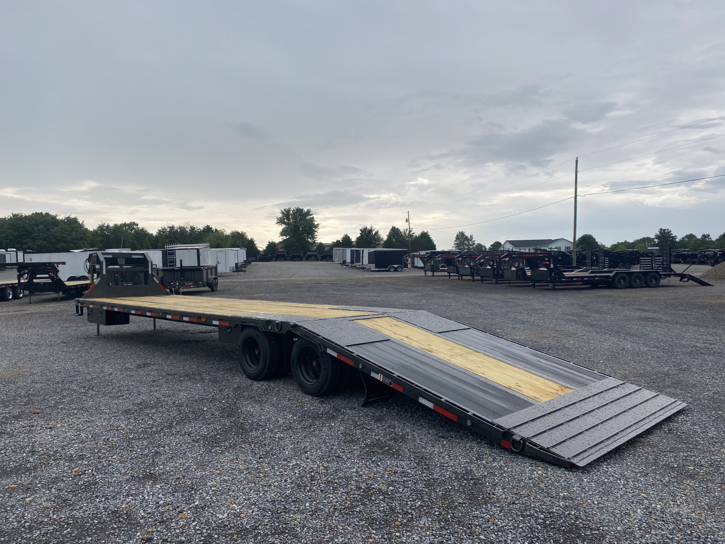 New 2026 MAXXD 40' x 102" 30k Hyd Dove Gooseneck Trailer
