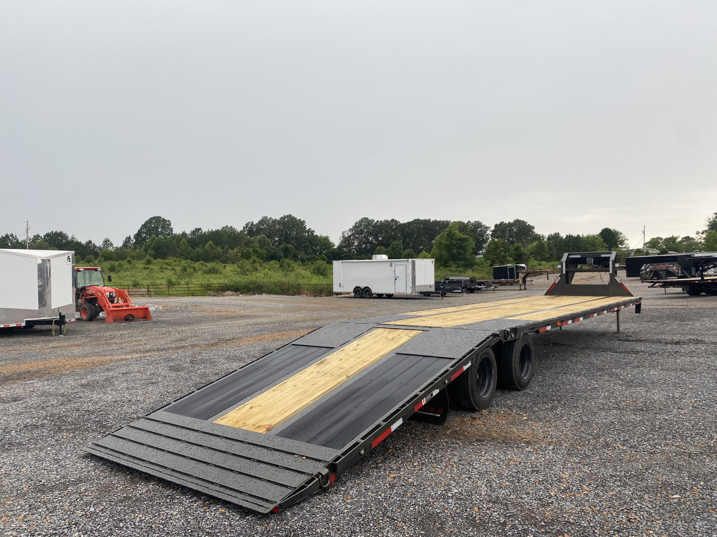 New 2026 MAXXD 40' x 102" 30k Hyd Dove Gooseneck Trailer